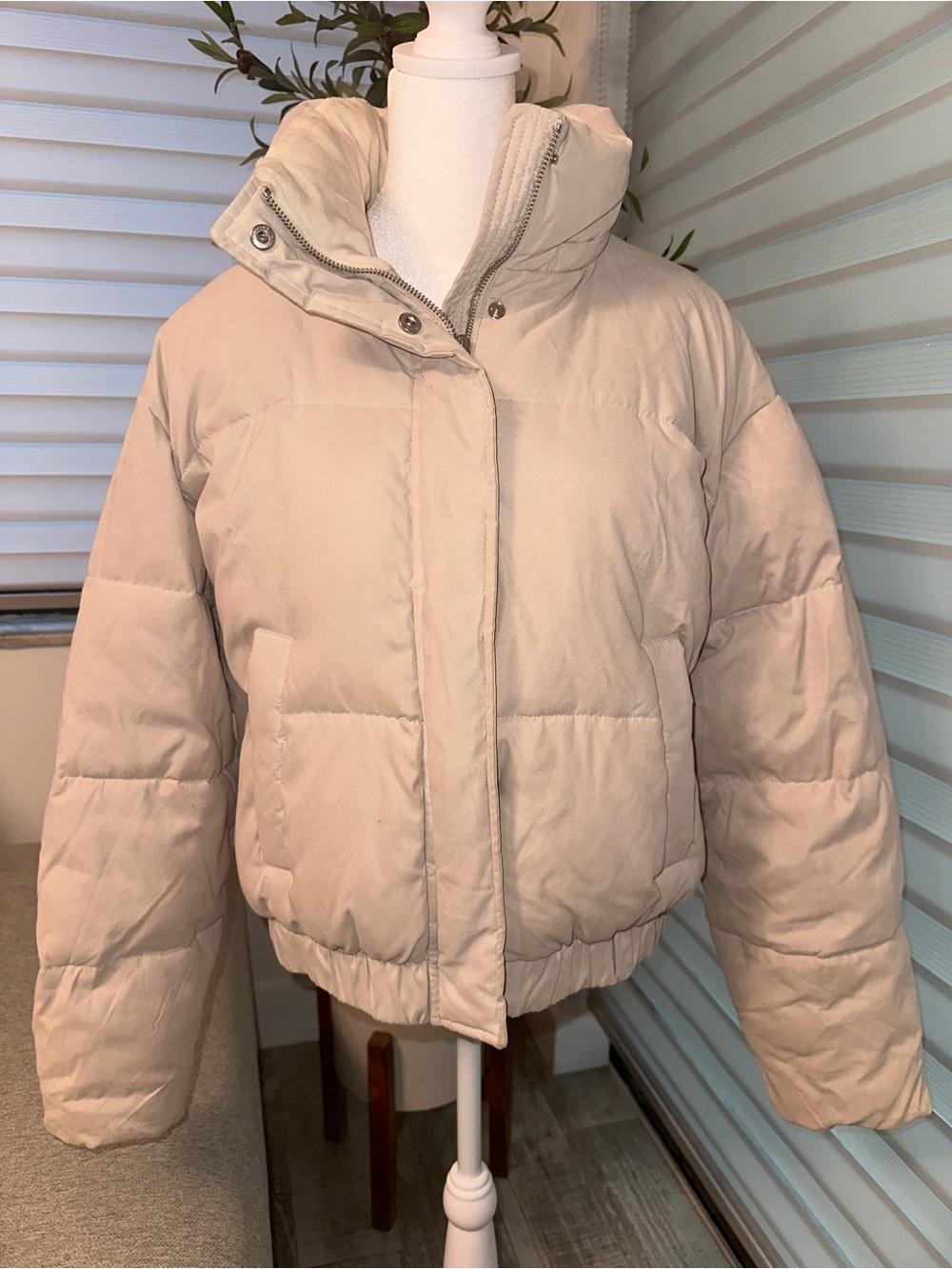 Abercrombie & Fitch The Ultra Collection Puffer Jacket – Tan / Cream (Size M)
